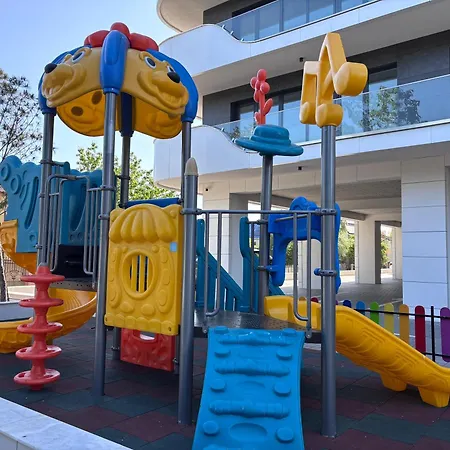 Popeye's Seaview In Odyssey Pool & *