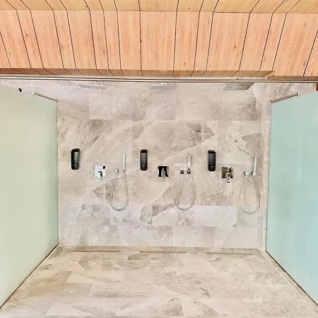 Popeye's Seaview In Odyssey Indoor Pool & *