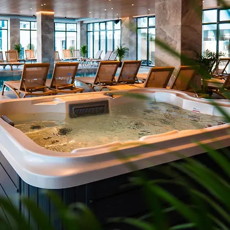 Popeye's Seaview In Odyssey Indoor Pool &