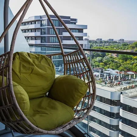 Popeye's Seaview In Odyssey Indoor Pool & Apartament *