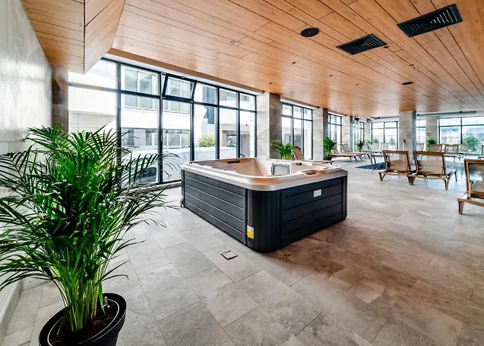 Popeye's Seaview In Odyssey Pool & *