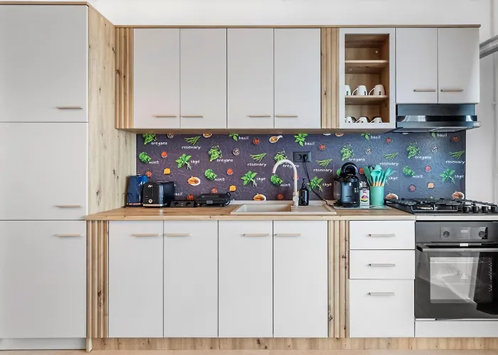 Popeye's Seaview In Odyssey Pool &