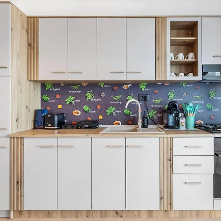 Popeye's Seaview In Odyssey Indoor Pool &